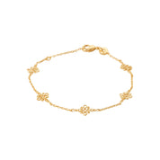 Bracelet doré Janice en plaqué or avec motifs infini entrelacés - Bijou photographié sur fond blanc, Chloé Rose Genève