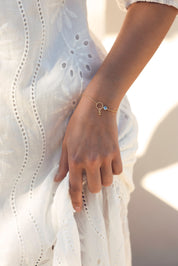 Bracelet personnalisable doré Lilou protect avec anneau torsadé et œil protecteur en nacre - Bijou porté