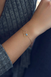 Bracelet personnalisable doré Lilou protect avec anneau torsadé et œil protecteur en nacre pour lettres de l'alphabet et charms - Bijou porté