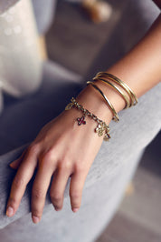 Bracelet doré Lounes maille avec pendentifs coeur et trèfles - Bijou porté