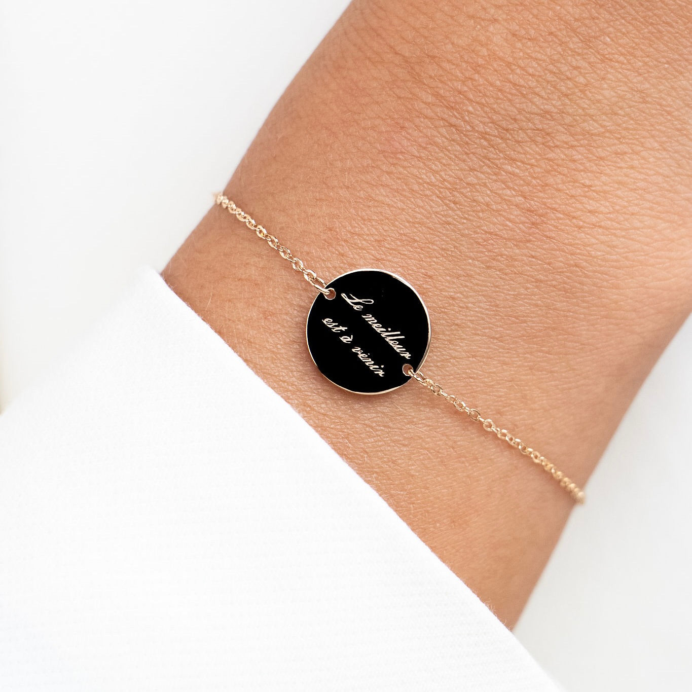 Bracelet mantra étoile polaire laiton doré 3 microns imaginé et créé par Chloé Rose - Bijou porté