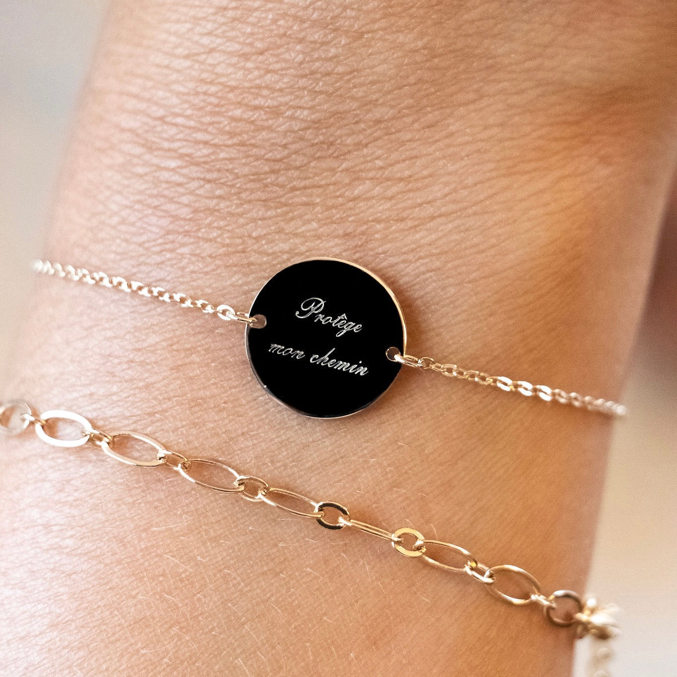Bracelet Mantra oeil laiton doré 3 microns imaginé et créé par Chloé Rose - Bijou porté