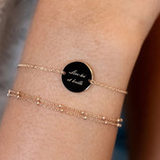 Bracelet Mantra Soleil laiton doré 3 microns imaginé et créé par Chloé Rose - Bijou porté