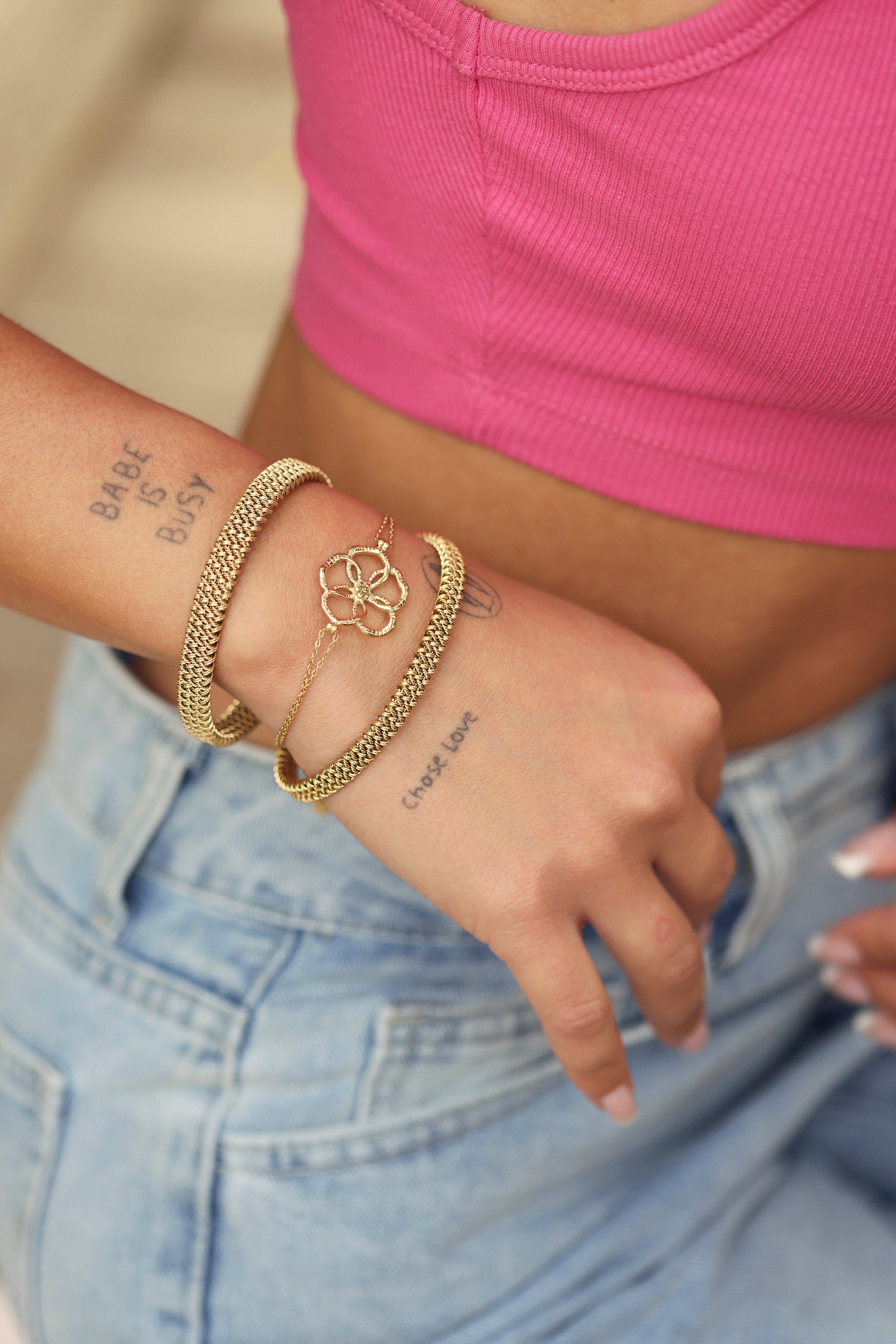 Bracelet doré Oria double chaîne fine orné d'une fleur - Bijou porté