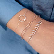Bracelet doré Satine anneau torsadé et zircon - Bijou porté