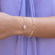 Bracelet doré Sélène quartz rose orné d'une pierre en quartz rose ovale - Bijou porté