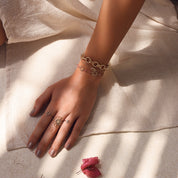 Bracelet doré Shams rhodonite orné de perles en rhodonite et soleils - Bijou porté