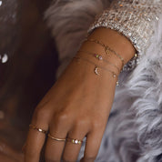 Bracelet doré Stella pampilles lune et étoiles avec zircons - Bijou porté