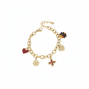 Bracelet doré Tommy maille avec pendentifs cœurs, soleil, trèfle et fleur - Bijou photographié sur fond blanc