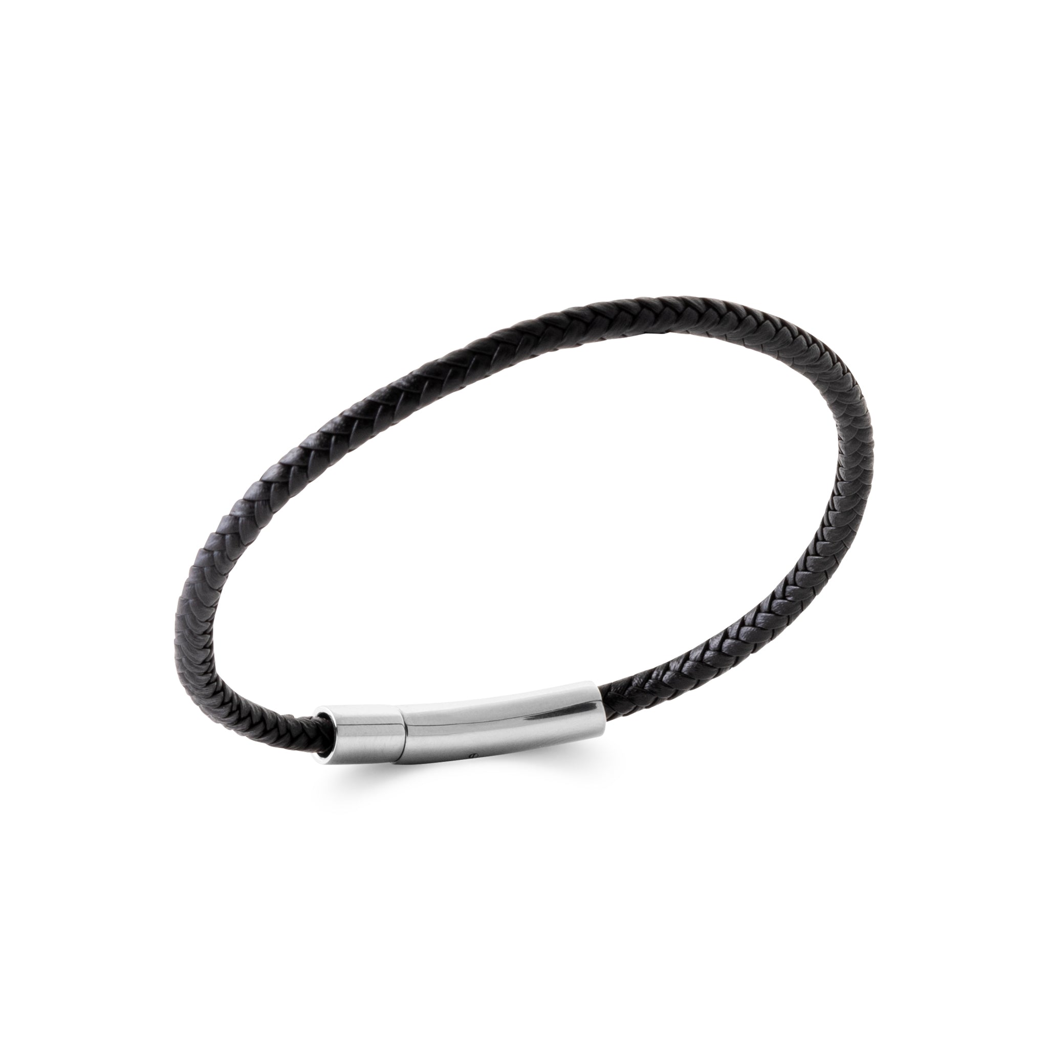 Bracelet pour homme en cuir tressé Mateo - Bijou sur fond blanc