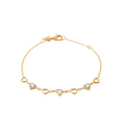 Bracelet doré Isidora avec cœurs ajourés et cœurs sertis de zircons - Bijou photographié sur fond blanc
