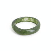 Bracelet jonc en acétate coloré Lima vert - Bijou photographié sur fond blanc