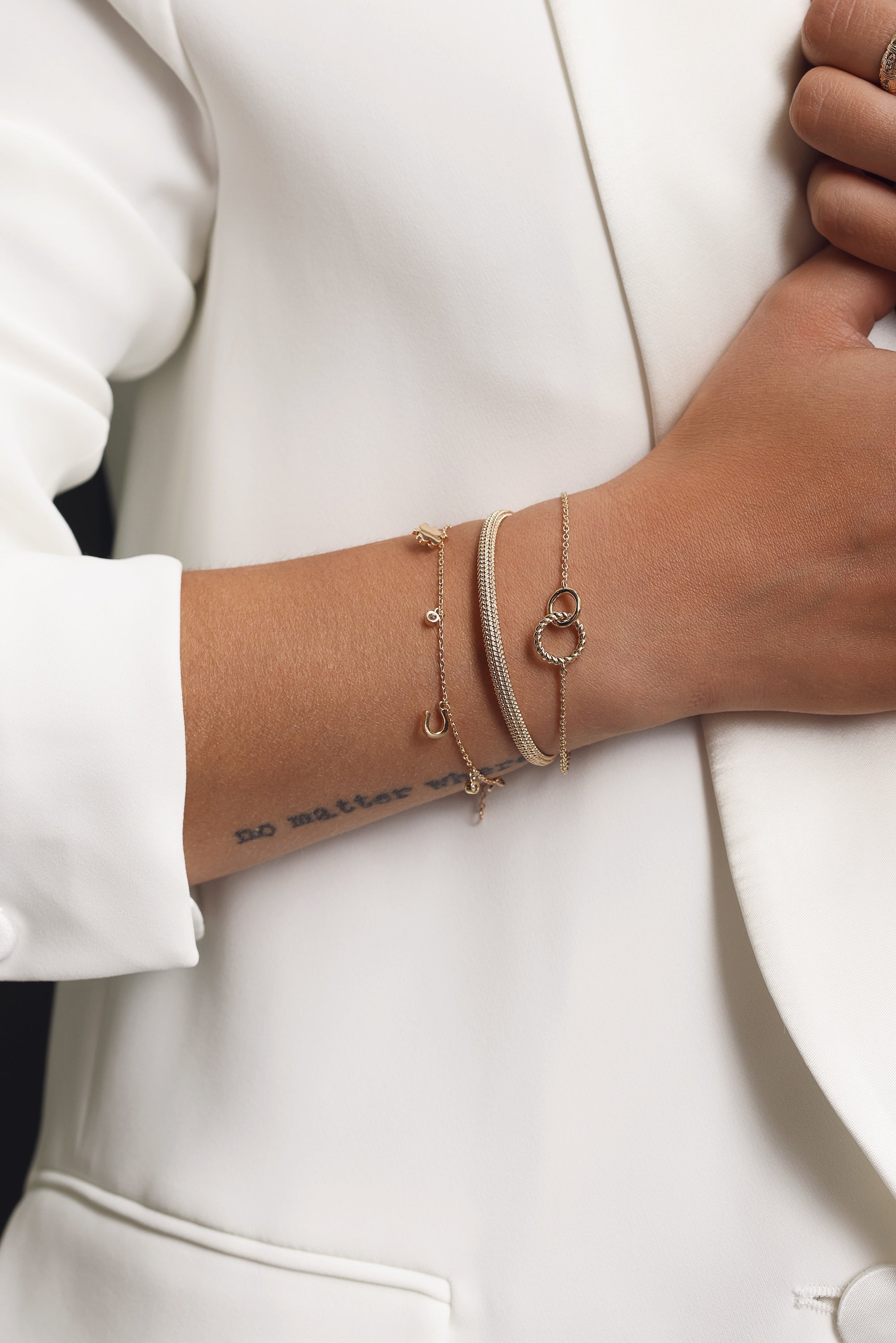 Bracelet jonc Clotilde texturé doré - Bijou porté
