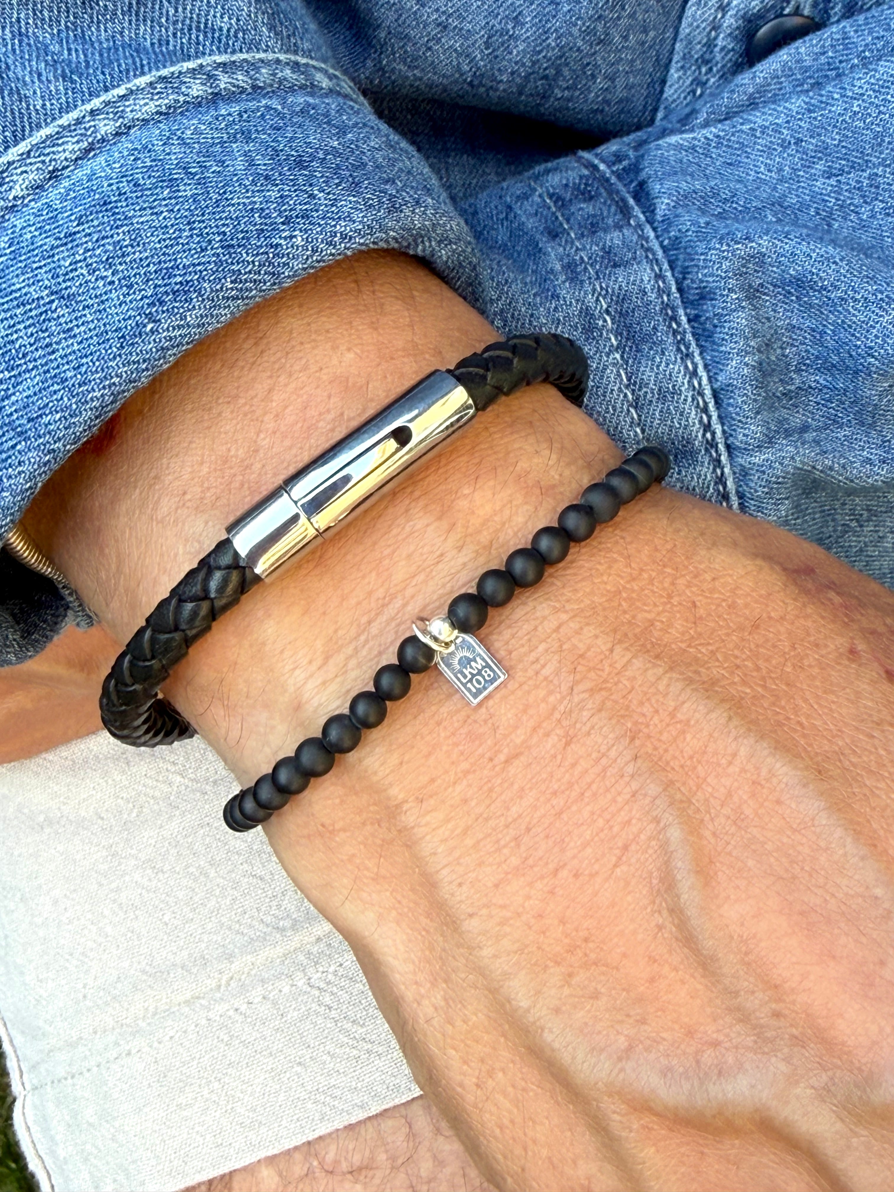 Bracelet en perles d'agate noire mate pour médaille à graver Alba S en argent Leo 4mm - Bijou porté