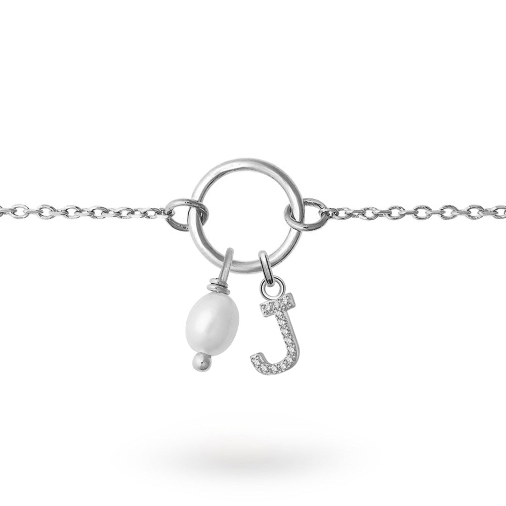 Bracelet personnalisable argent initiales et charms Thelya - Bijou sur fond blanc