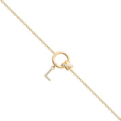 Bracelet personnalisable doré initiales et charms Kaïs - Bijou sur fond blanc