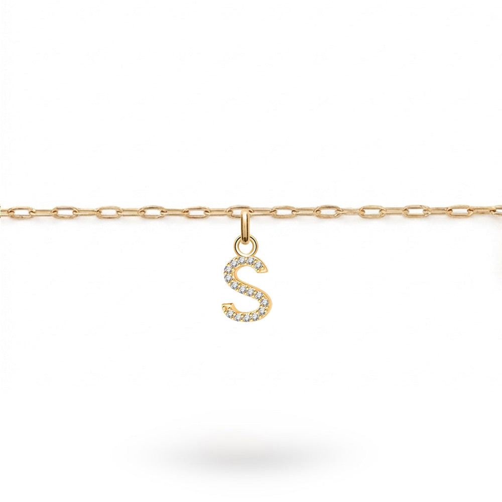 Bracelet personnalisable doré initiales et charms Castille - Bijou sur fond blanc