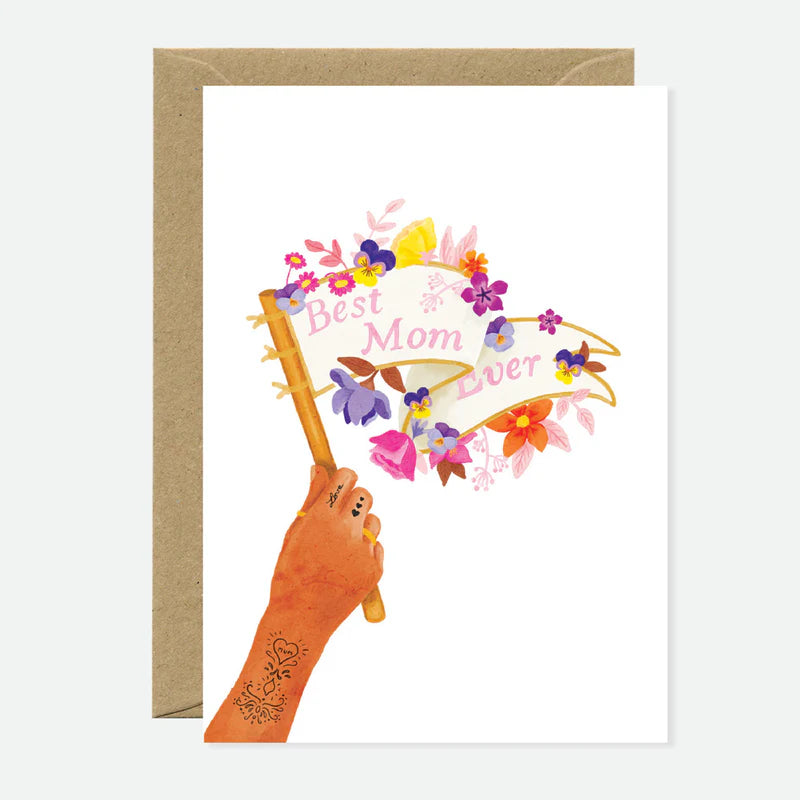 Carte pour la fête des mères en papier naturel blanc avec un drapeau orné de fleurs sur lequel il est écrit "best mom ever" - Papeterie
