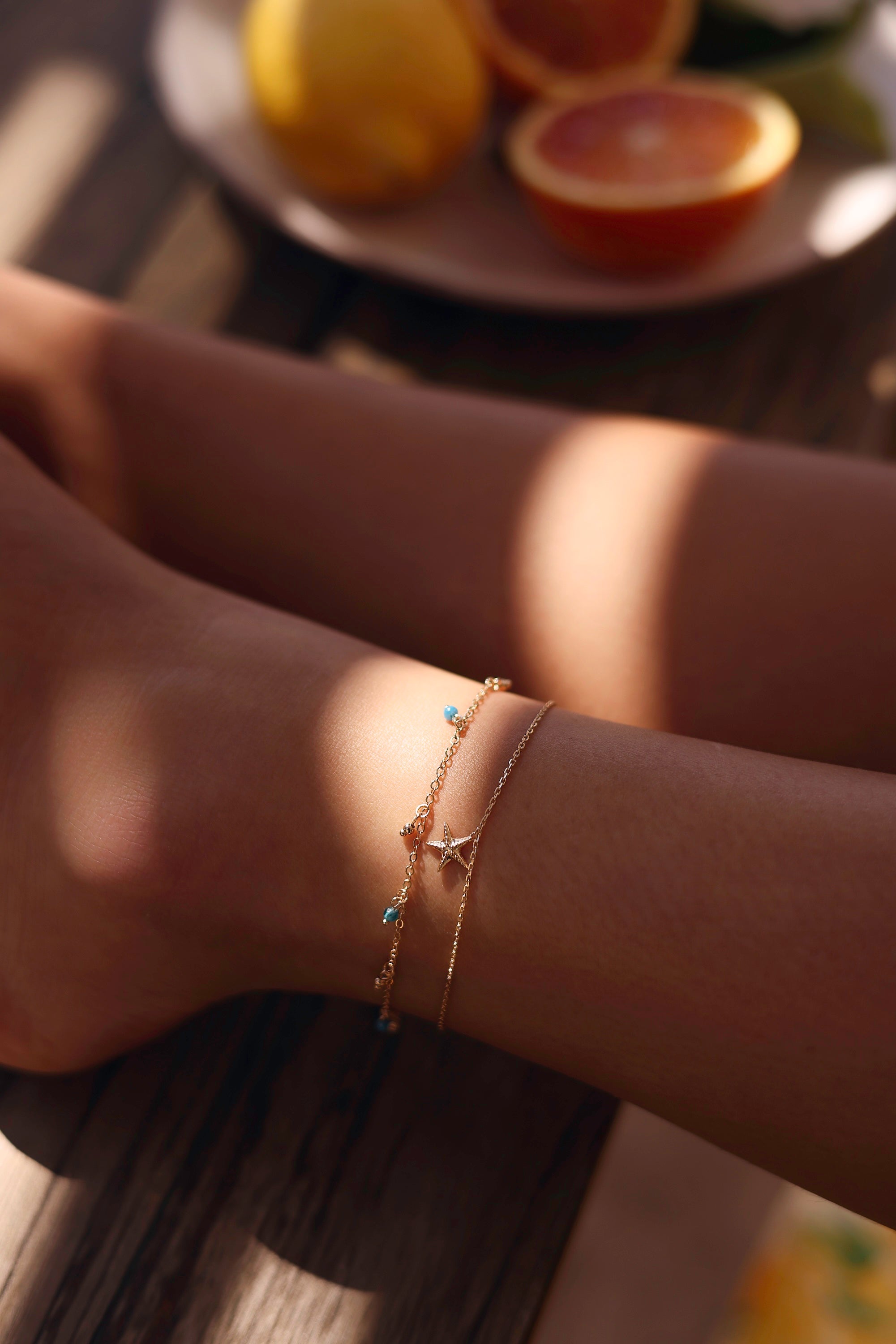 Chaîne de cheville dorée Moana avec pendentif étoile de mer - Bijou porté