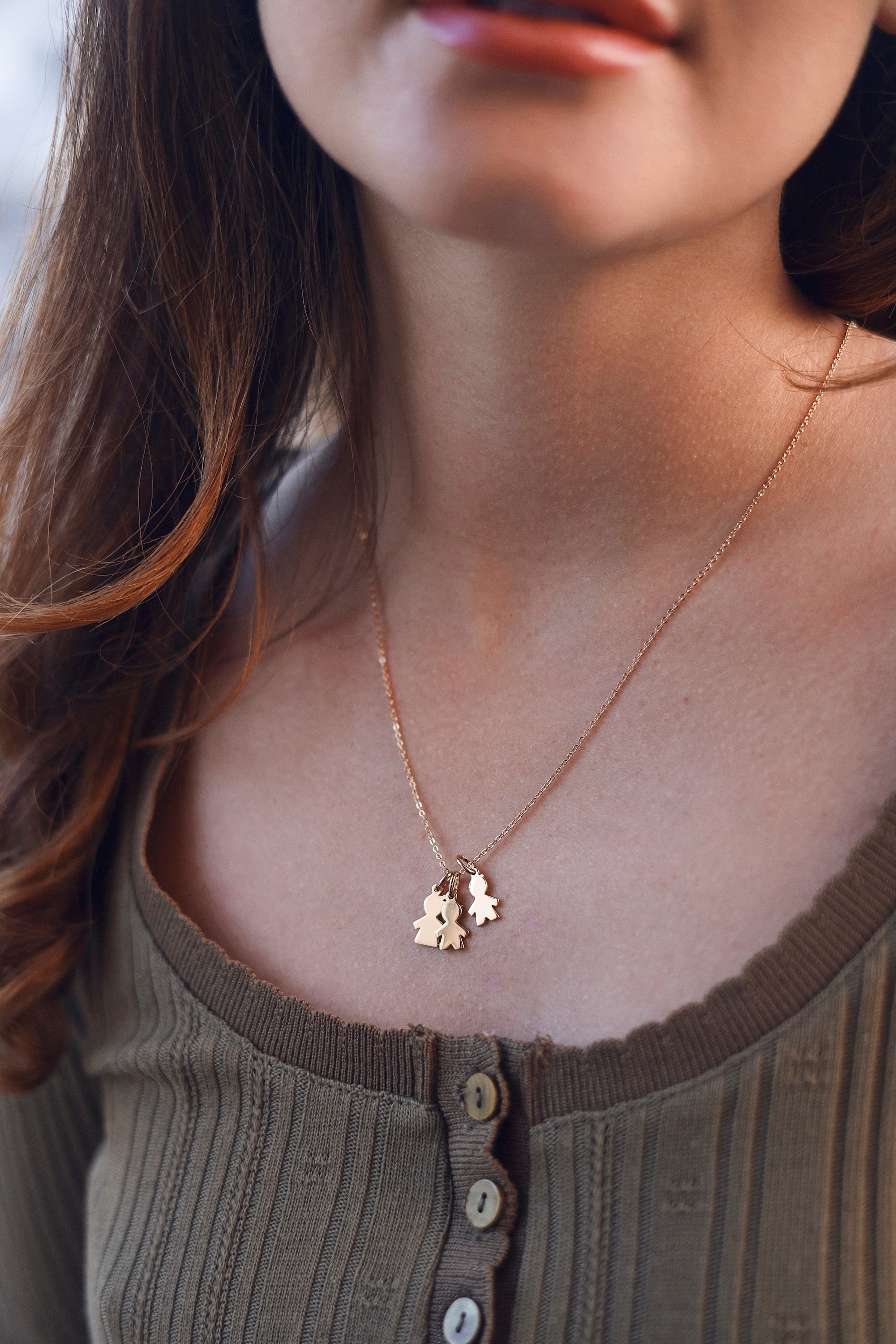 Pendentif doré petit garçon - Bijou porté