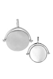 Médaille à graver réversible argent pour collier personnalisable nacre Joy - Bijou photographié sur fond blanc