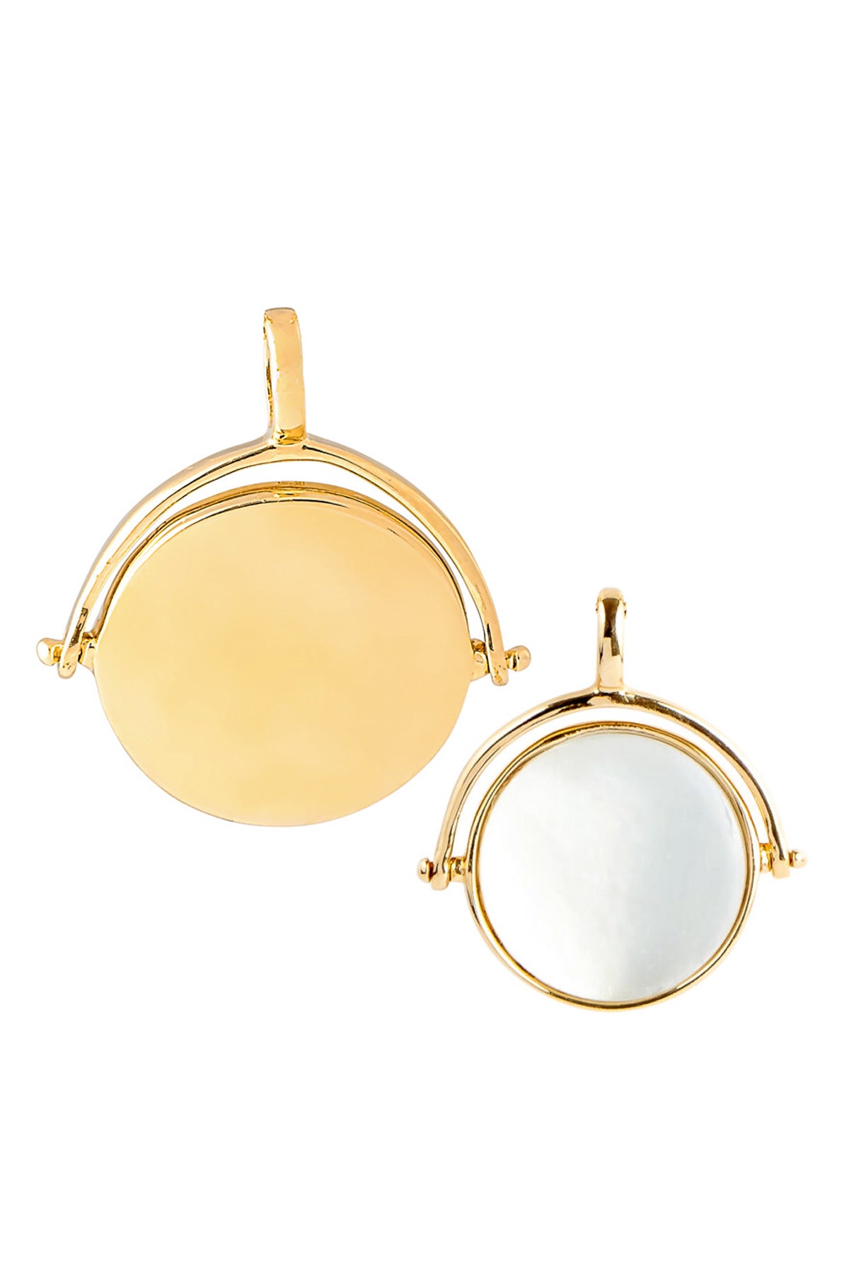 Collier doré personnalisable pour gravure nacre Joy - Bijou sur fond blanc