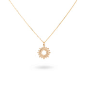 Collier doré Ilona soleil - Bijou photographié sur fond blanc