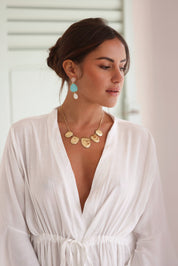 Collier doré Odélia porté