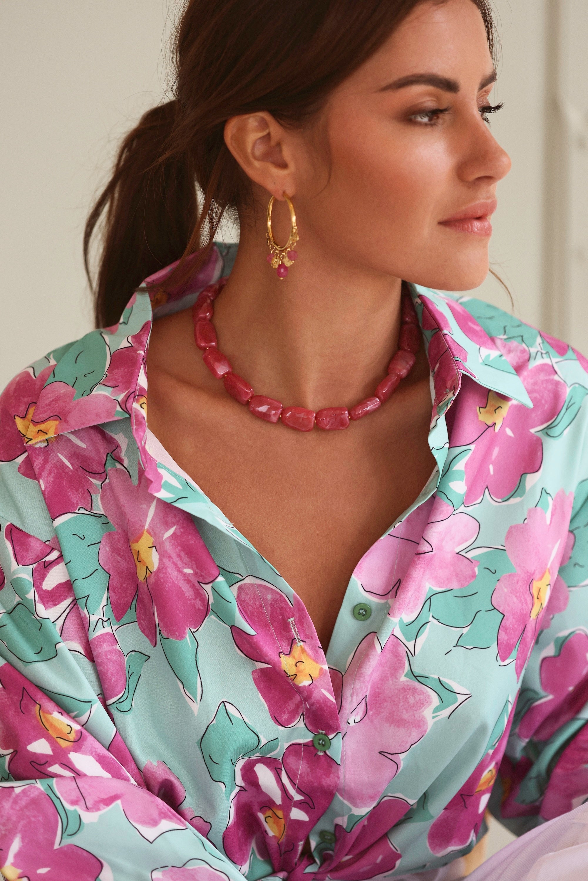 Collier doré Taya porté