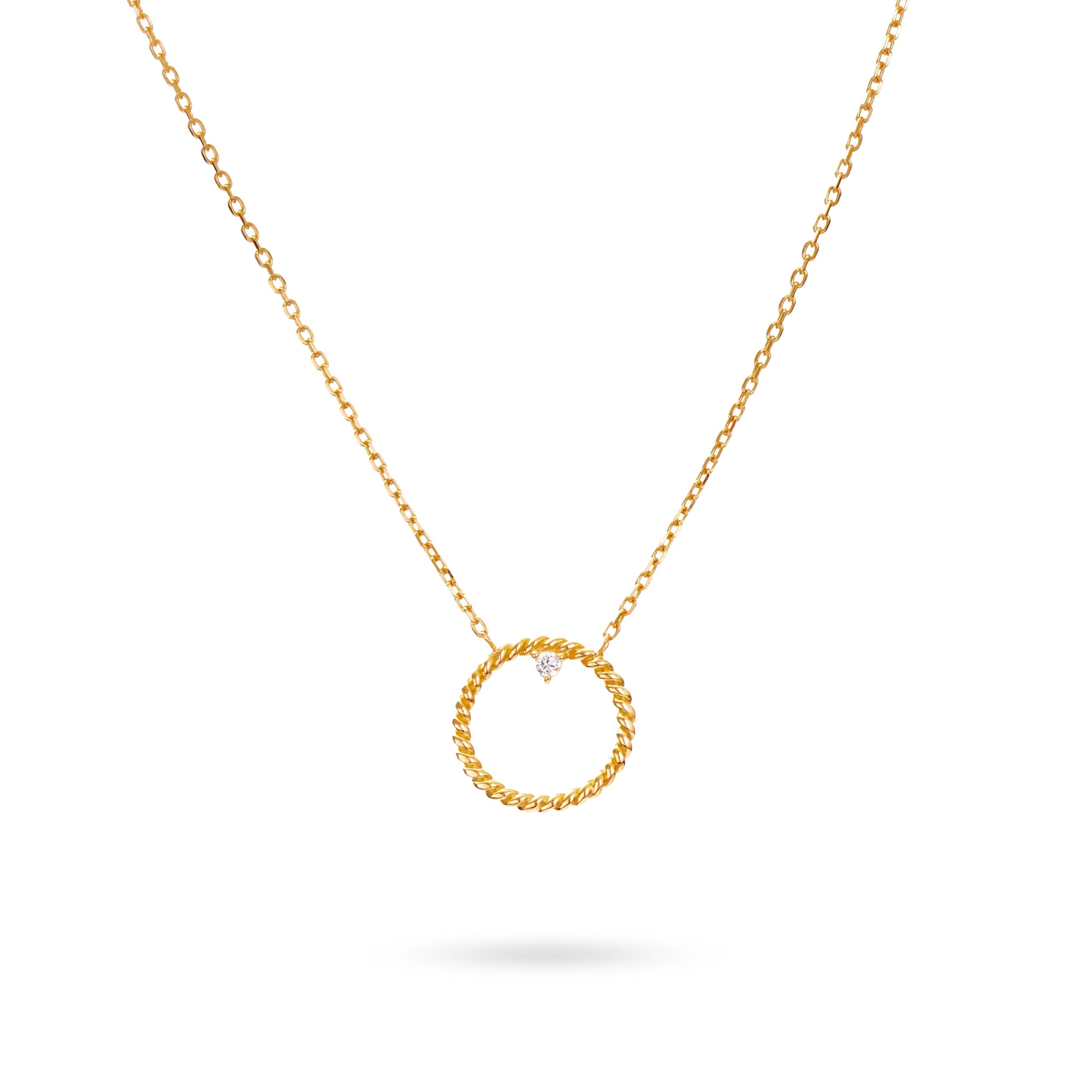 Collier doré et zircons Satine - Bijou photographié sur fond blanc 
