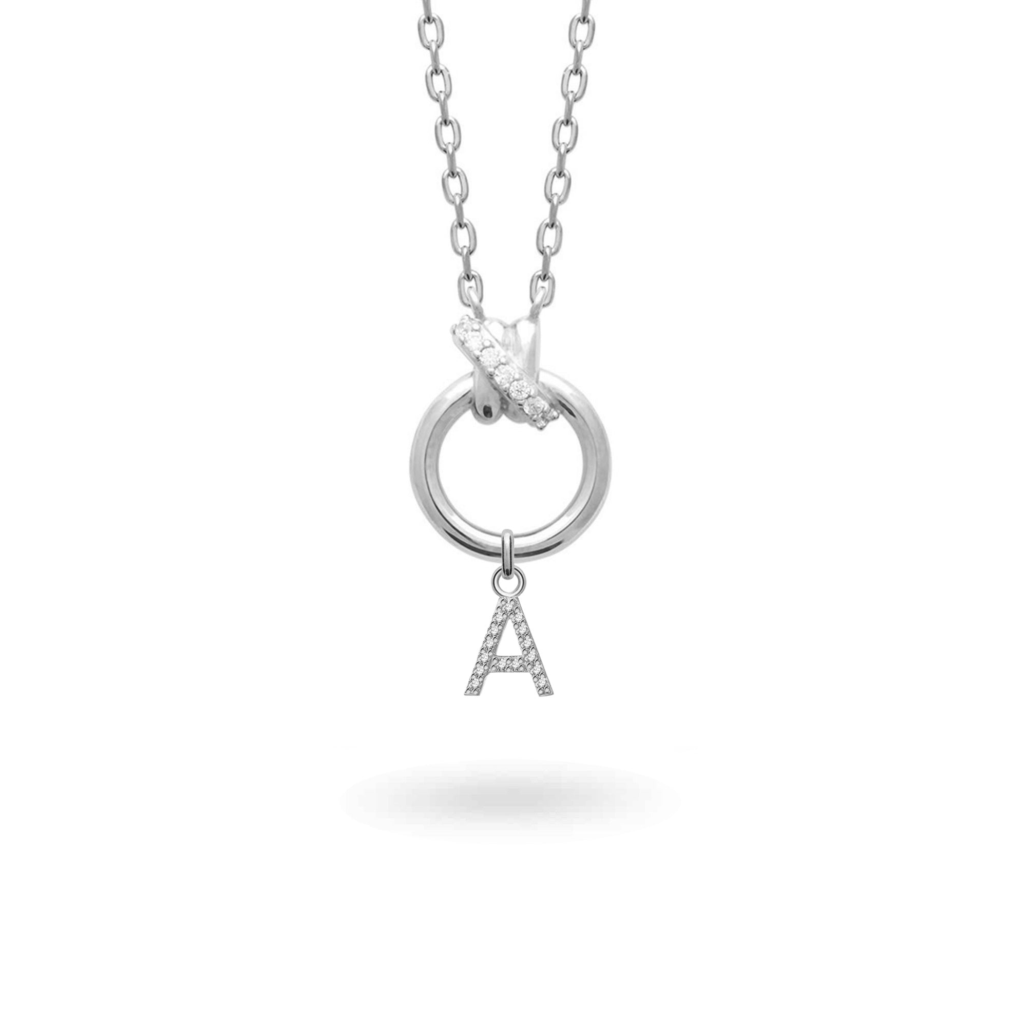 Collier personnalisable argent initiales et charms Kaïs - Bijou sur fond blanc