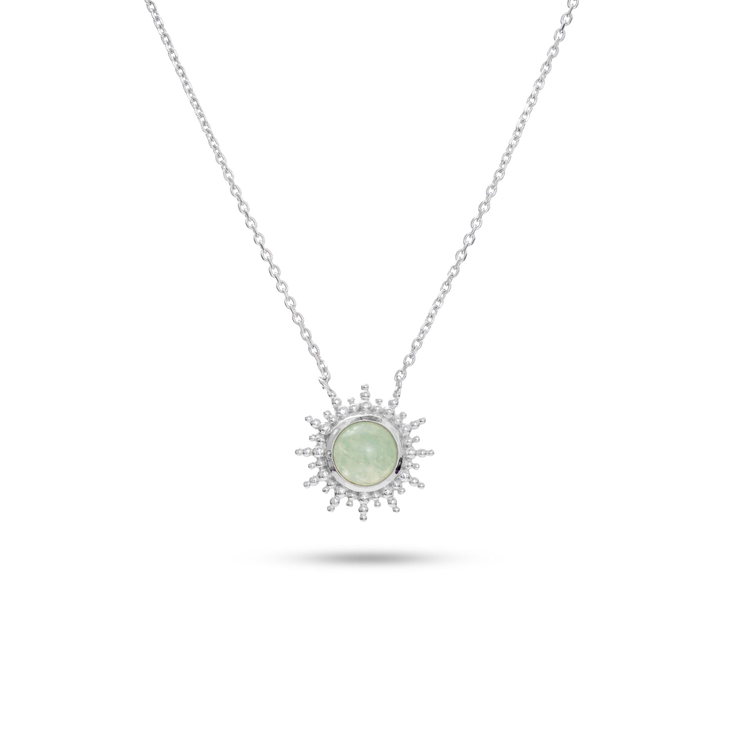 Collier en argent Buffy soleil avec pierre aventurine centrale - Bijou photographié sur fond blanc