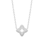 Collier en argent Camilia pendentif trèfle serti de zircons - Bijou photographié sur fond blanc