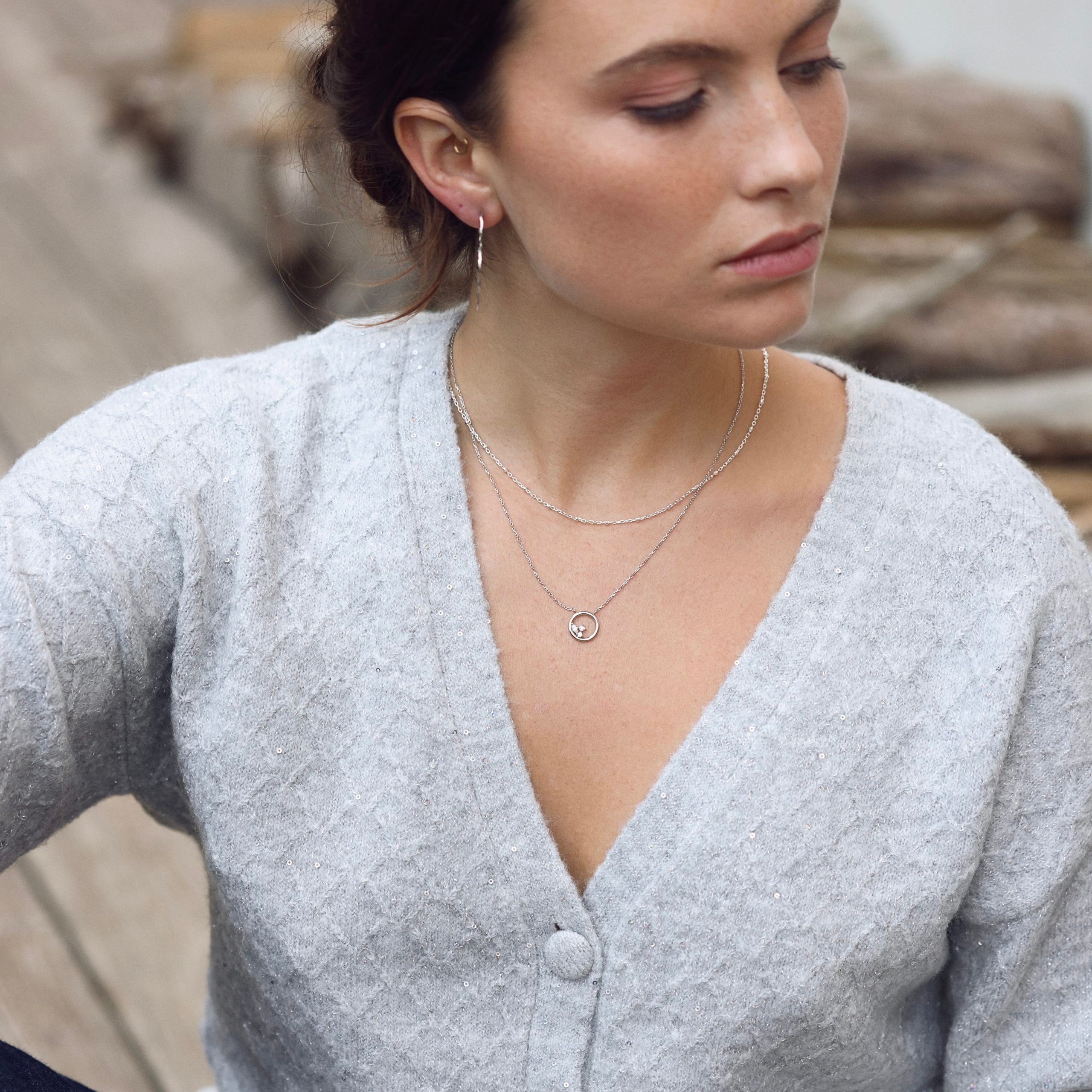 Collier en argent Dayana anneau avec zircons - Bijou porté