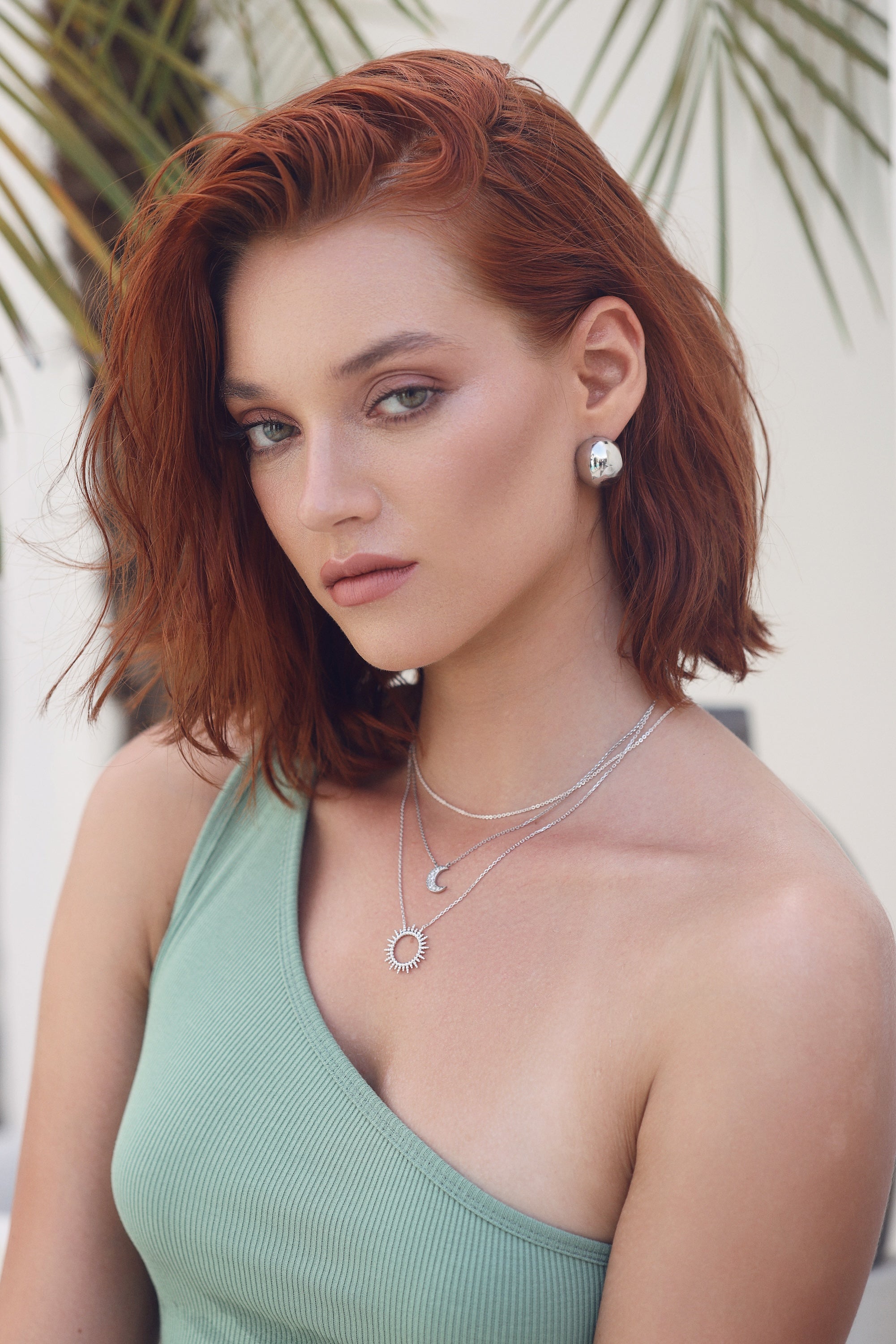 Collier argent Luna  pendentif lune serti de zircons - Bijou porté