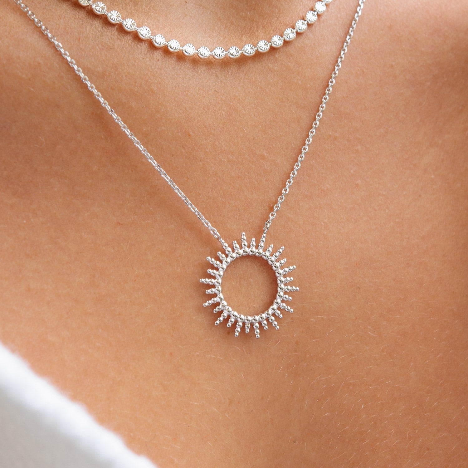 Collier en argent Adi pendentif soleil - Bijou porté