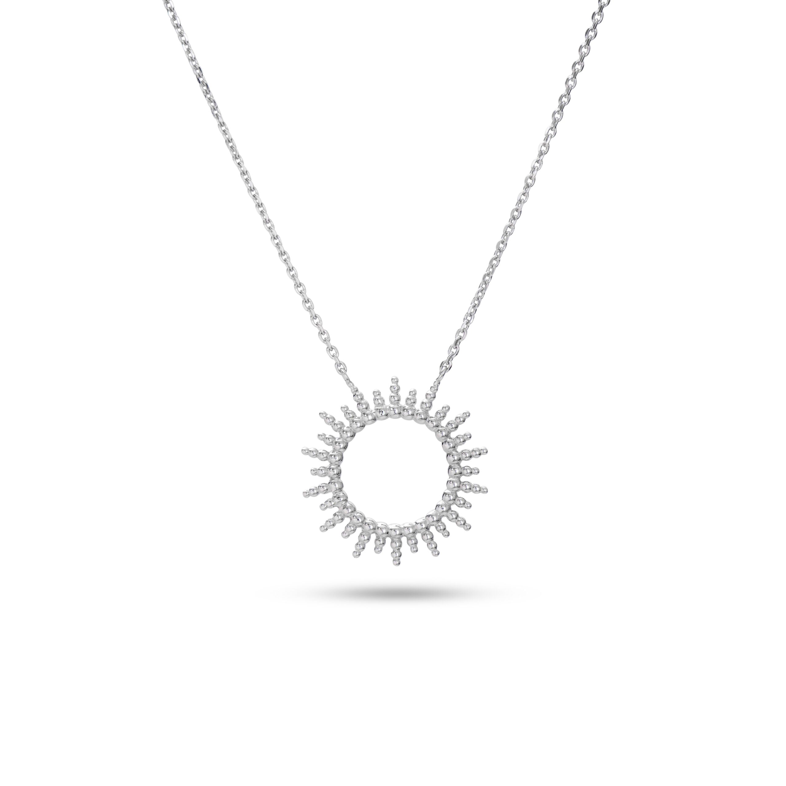 Collier en argent Adi pendentif soleil - Bijou photographié sur fond blanc