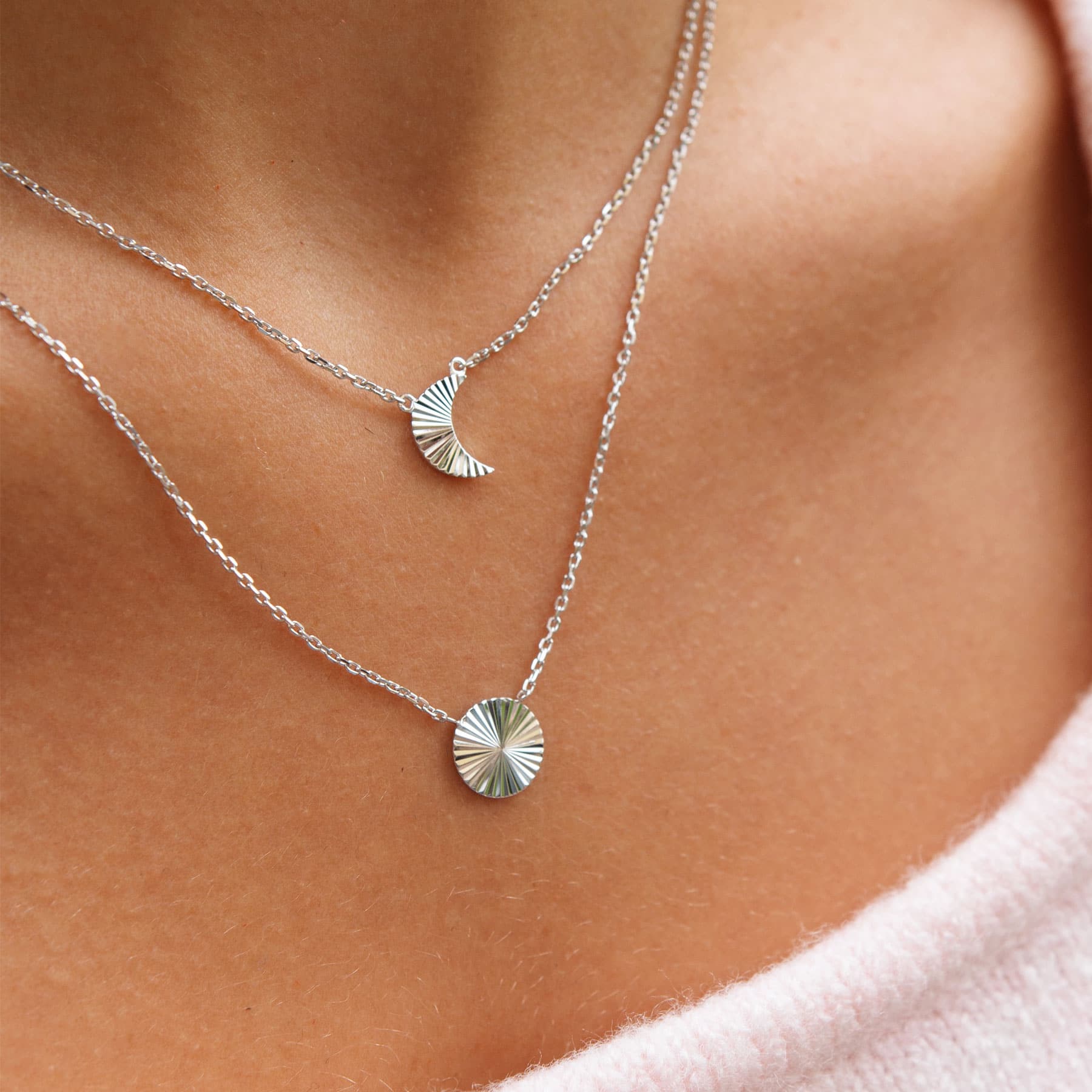 Collier double en argent  Anissa Lune et Soleil striés - Bijou porté