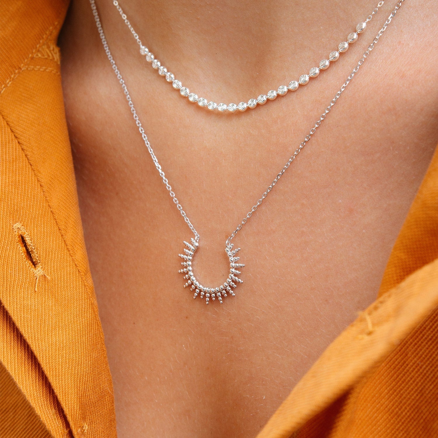 Collier en argent Carole demi soleil - Bijou porté