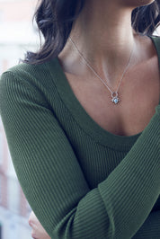 Collier personnalisable en argent Lilou protect avec anneau et pendentif œil protecteur en nacre pour lettres de l'alphabet et charms - Bijou porté