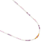 Collier Samy amethyste orné de perles argentées et pierres semi-précieuses - Bijou sur fond blanc