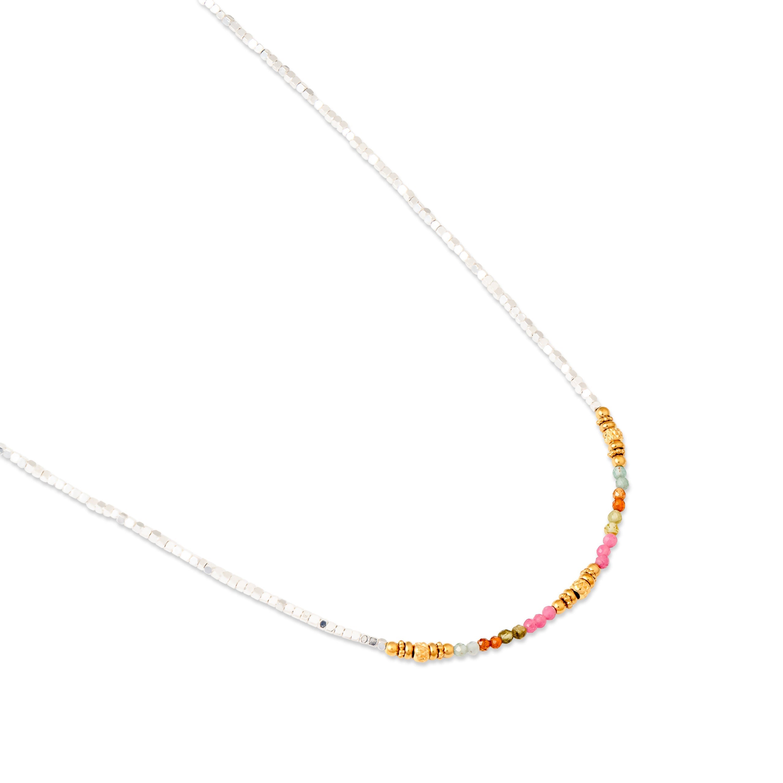 Collier Samy mix agate orné de perles argentées et pierres semi-précieuses - Bijou sur fond blanc