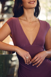 Collier personnalisable doré Isao chaîne fine et médaille cible à graver - Bijou porté