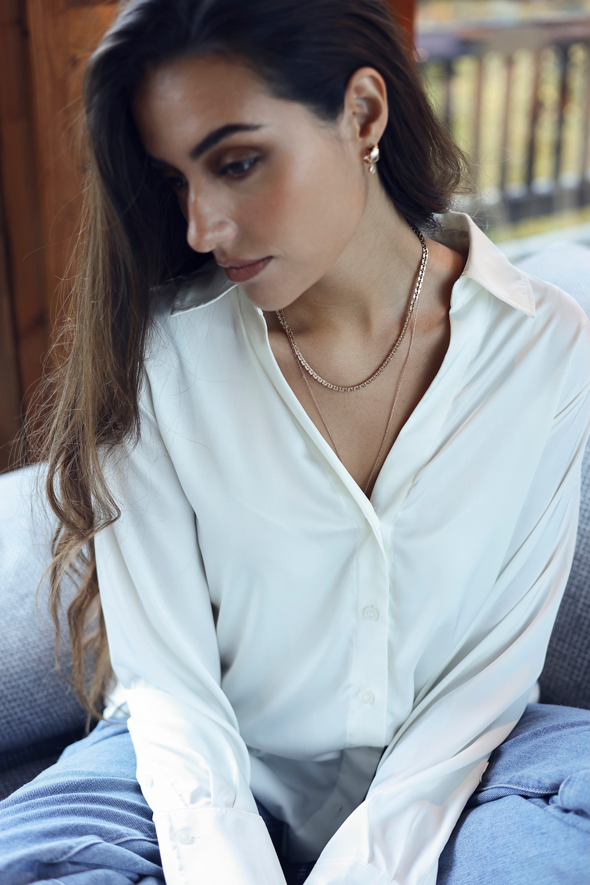 Collier doré Adelaine en maille composée de petits carrés striés - Bijou porté