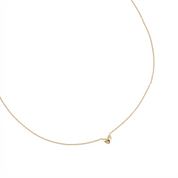 Collier doré Angie avec pendentif cœur bombé - Bijou photographié sur fond blanc