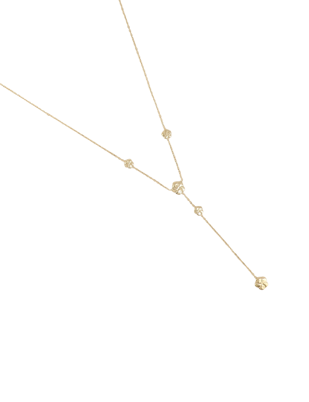 Collier doré Bahya sautoir cravate orné de fleurs d'hibiscus - Bijou sur fond blanc
