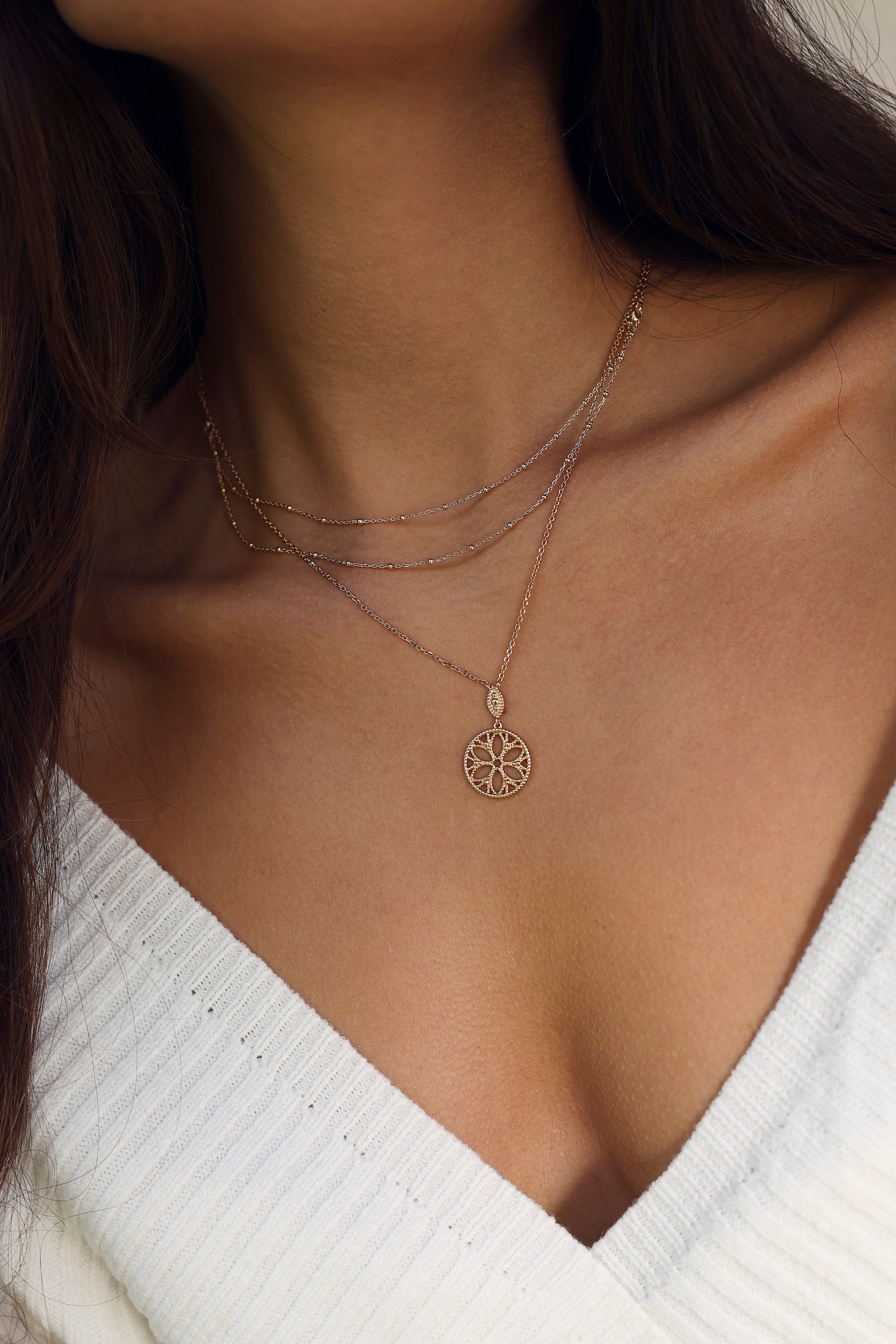 Collier doré Capri chaîne perlée - Bijou porté