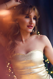 Collier doré Davia soleil orné de pendentifs sertis de zircons - Bijou porté