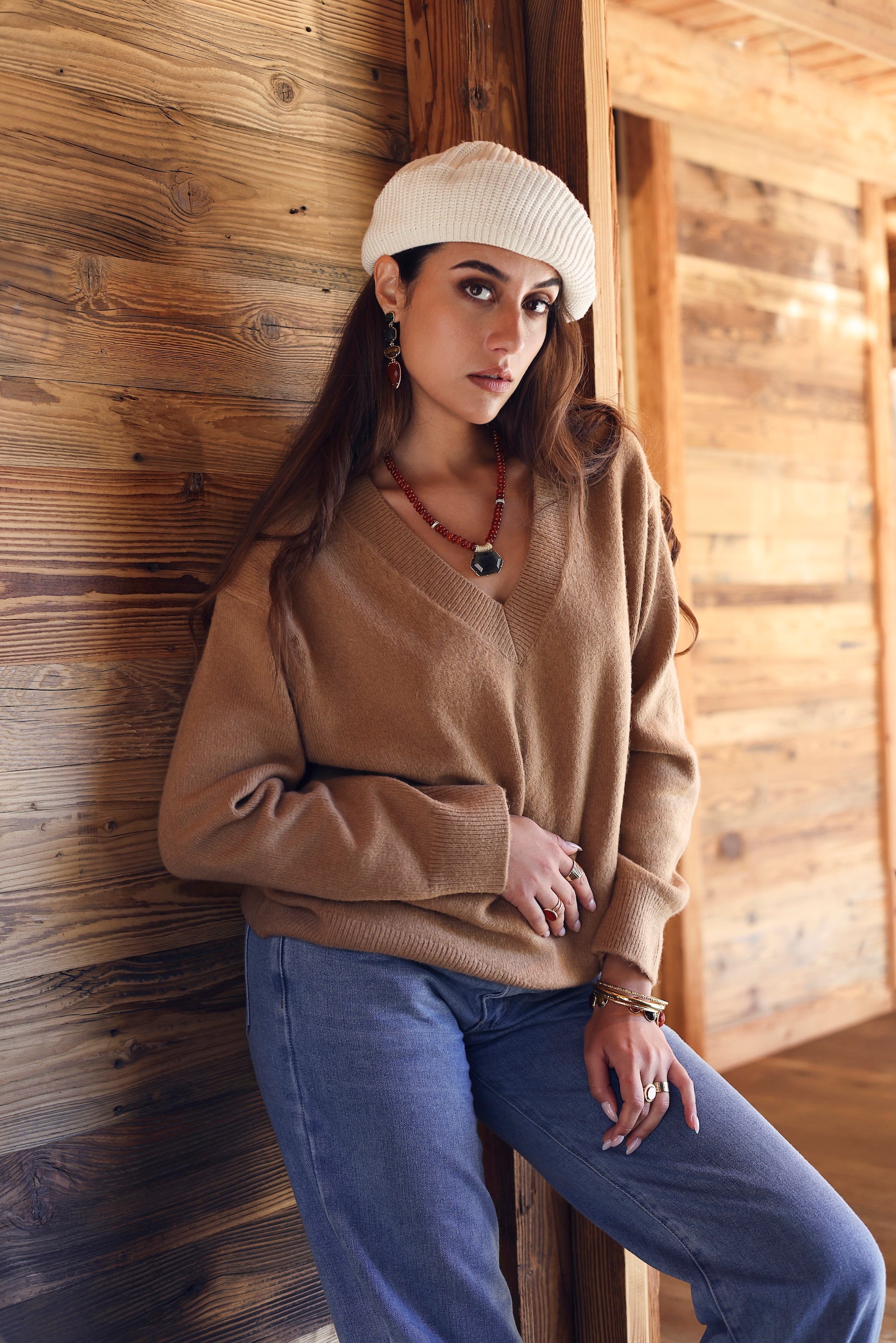 Collier statement doré Isis cornaline en pierres naturelles et zircons - Bijou porté