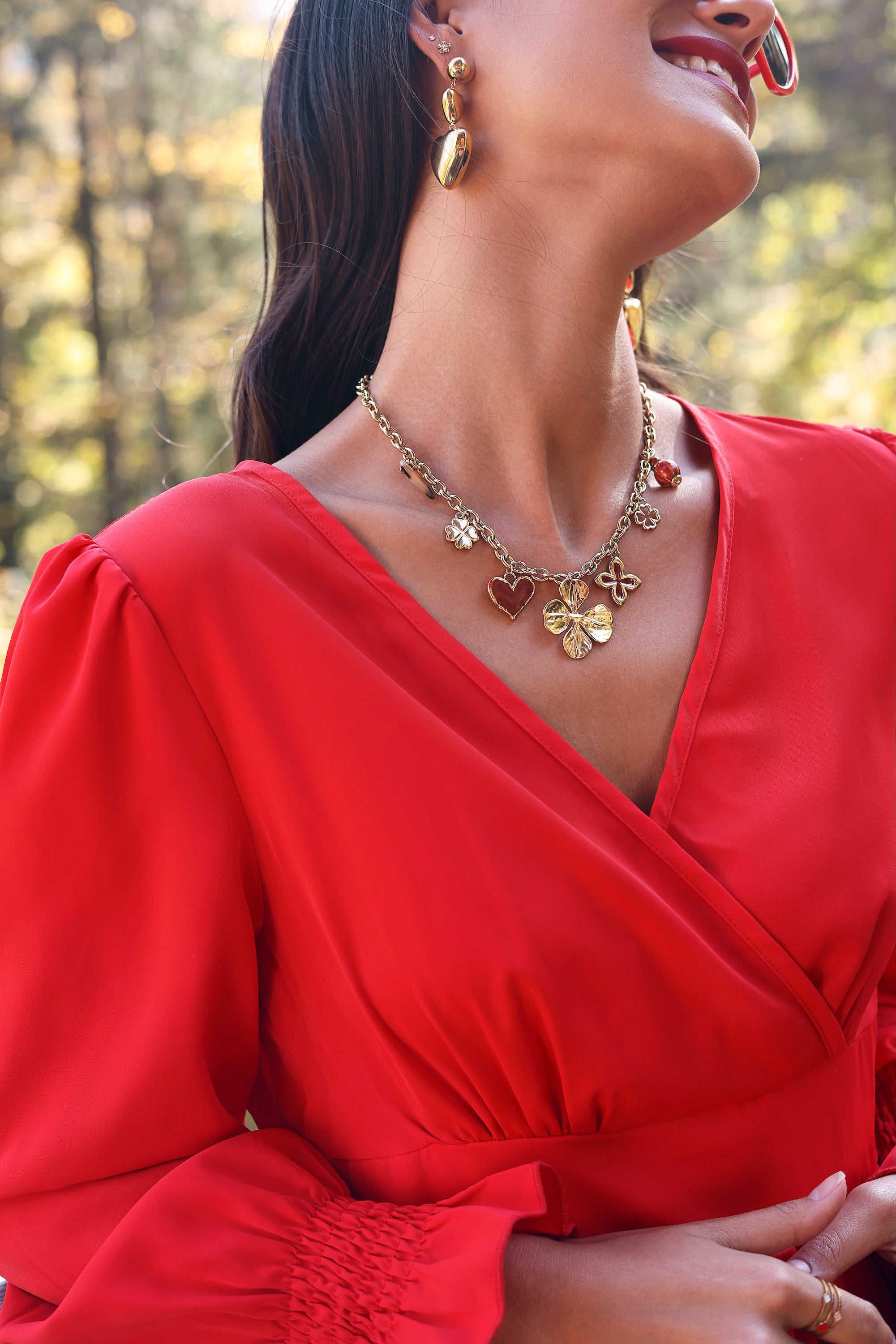 Collier doré Lounes maille avec pendentifs coeurs et trèfles - Bijou porté